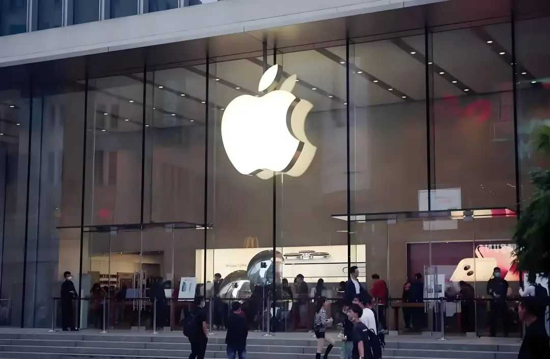 Apple’s $3 Trillion Milestone: Growth, Innovation, and Looming Challenges